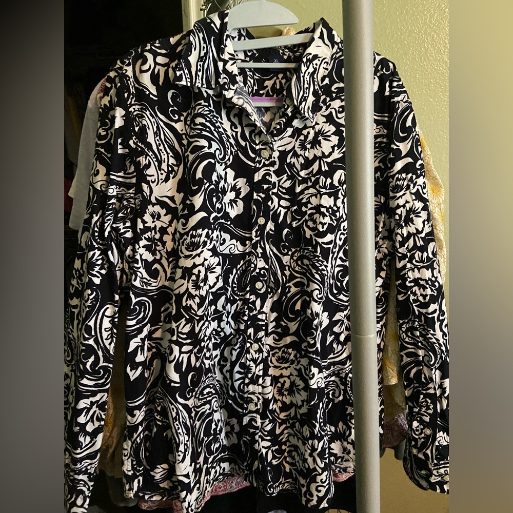 Chaps XL Women’s LS Black & White Cotton LS blouse.